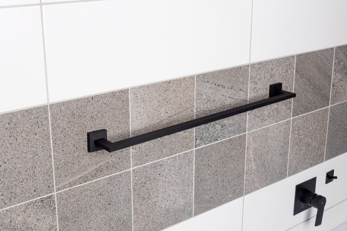 SAT B-way držák ručníků černý